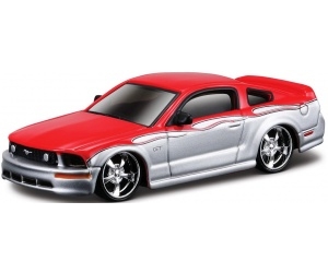  Ford Mustang GT 1:43 Bburago